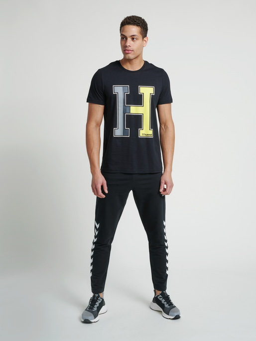 hmlRAY 2.0 TAPERED PANTS, BLACK, model