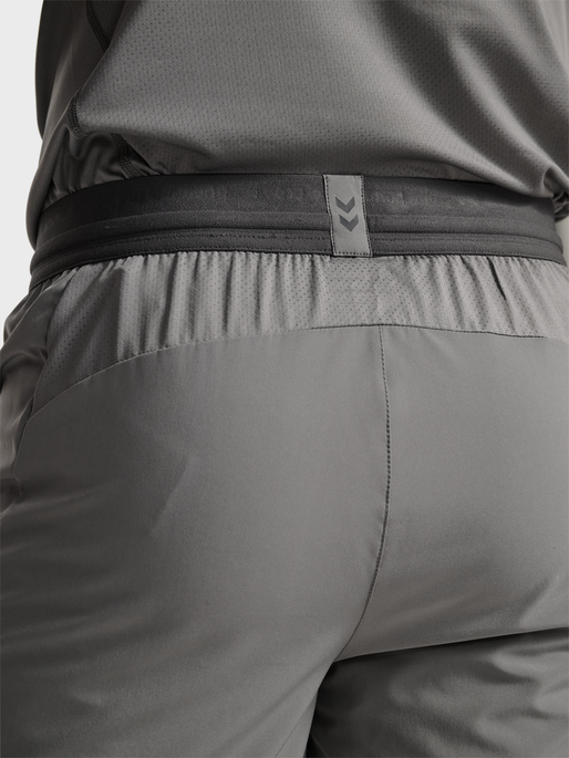 hmlPRO TRAINING SHORTS, STEEL GRAY, model