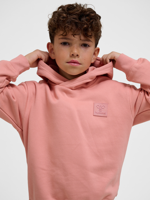 hmlCLEAN HOODIE, ROSE DAWN, model