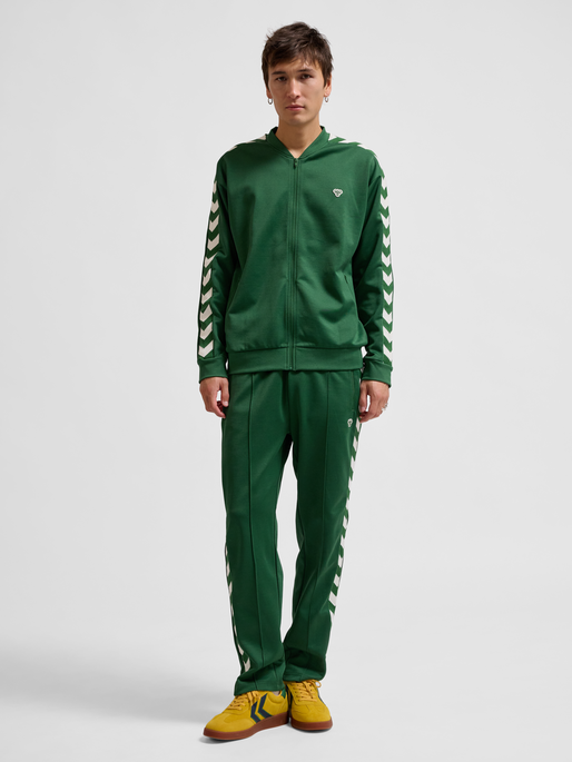 hmlARCHIVE REGULAR POLY ZIP JACKET, EDEN, model