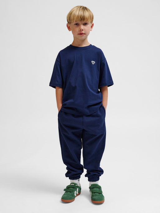 hmlJR LOOSE T-SHIRT S/S BEE, DRESS BLUES, model