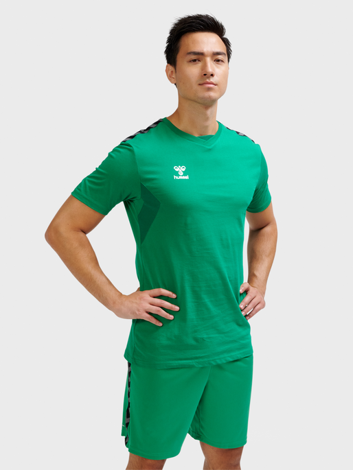 hmlAUTHENTIC CO T-SHIRT S/S, JELLY BEAN, model