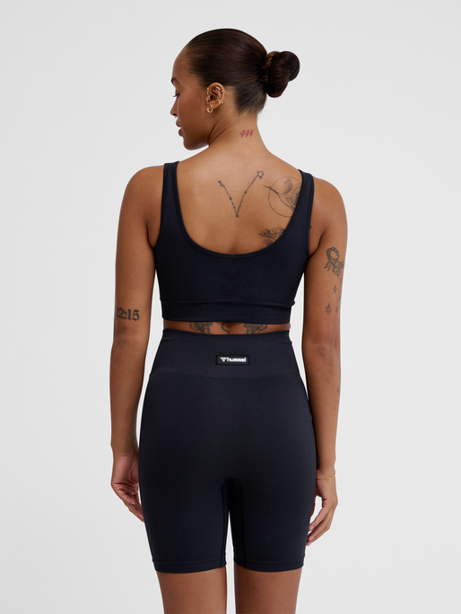hmlALIVE SEAMLESS BRA, BLACK, model