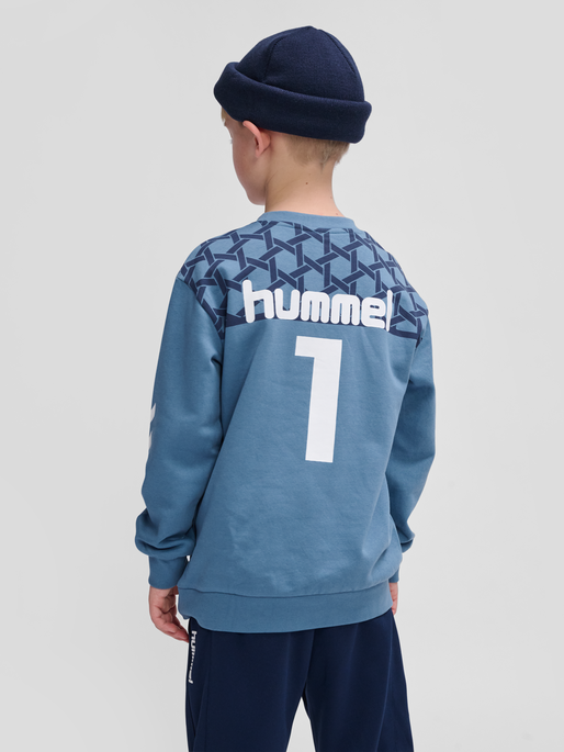 hmlPS SWEATSHIRT, CAPTAIN'S BLUE, model