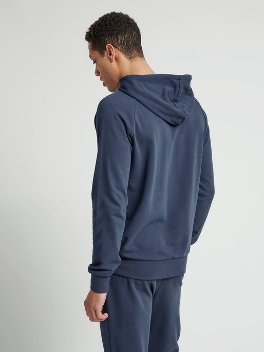 hmlISAM ZIP HOODIE, BLUE NIGHTS, model