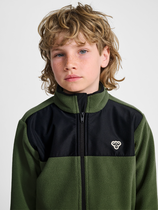 hmlJR FLEECE ZIP JACKET, OLIVINE, model
