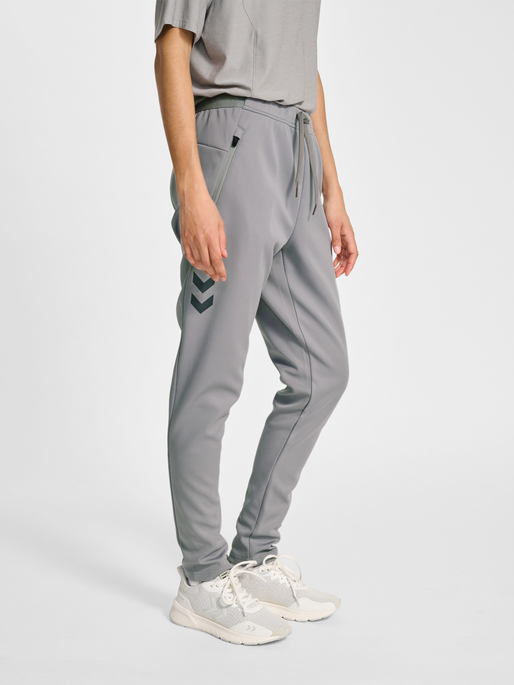hmlCIMA 2.0 PANTS WOMAN, ALLOY, model