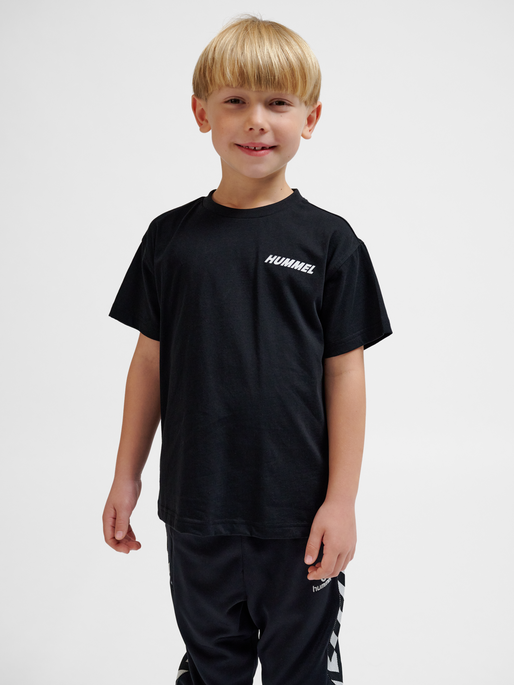 hmlCASPER T-SHIRT S/S, BLACK, model