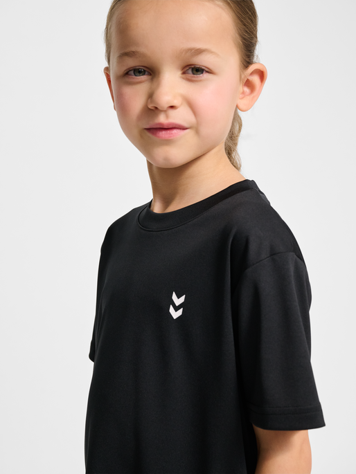 hmlJR PULSE TRAINING T-SHIRT, BLACK, model