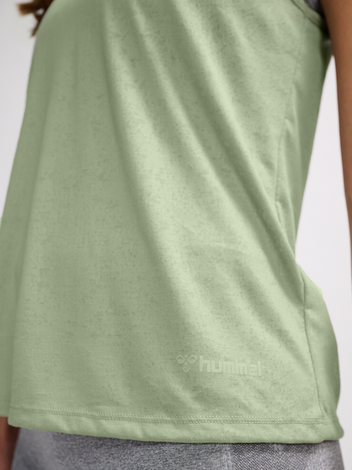 hmlMT LIGHT BURNOUT TANKTOP, SEAGRASS, model