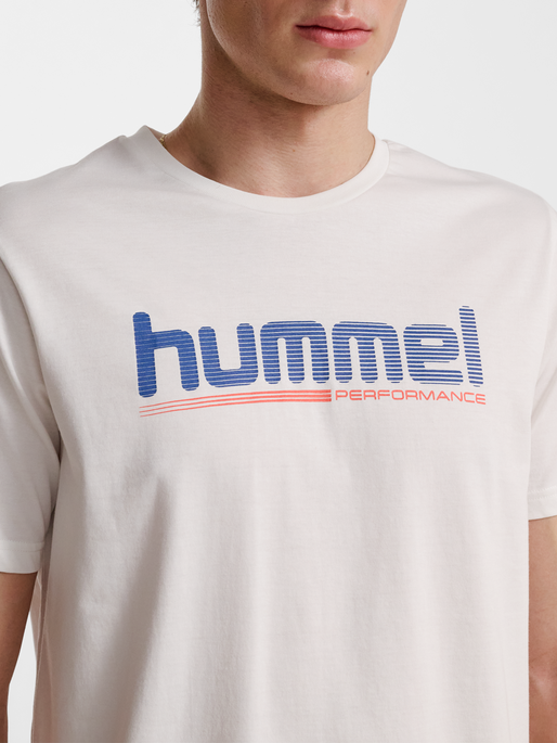 hmlPULSE GRAPHIC T-SHIRT S/S, WHITE, model