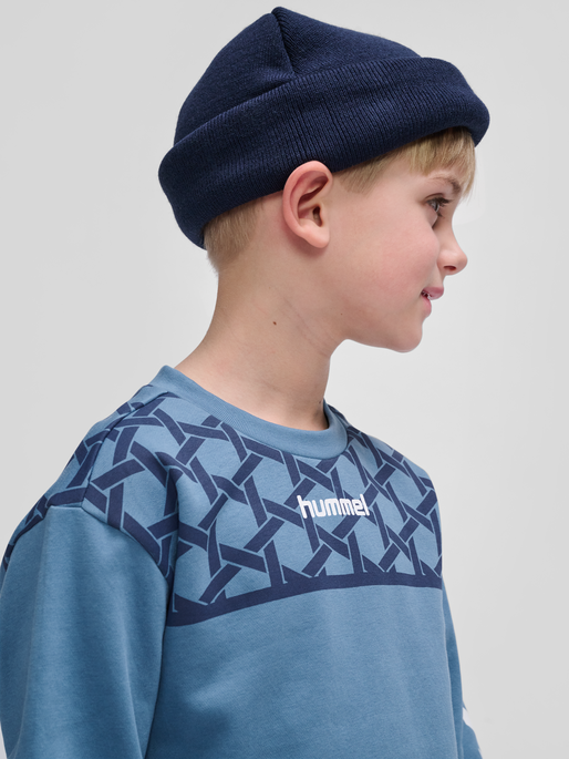 hmlPS SWEATSHIRT, CAPTAIN'S BLUE, model