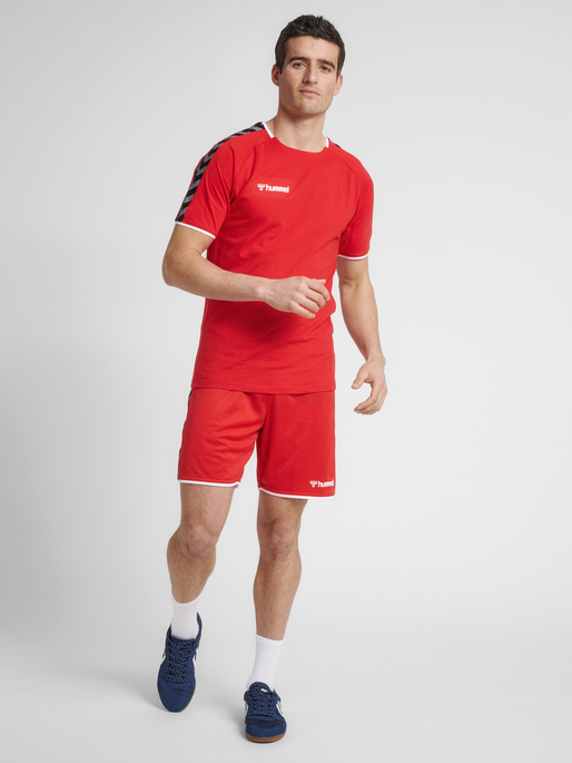 hmlAUTHENTIC TRAINING TEE, TRUE RED, model