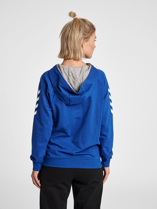 HMLGO COTTON HOODIE WOMAN, TRUE BLUE, model