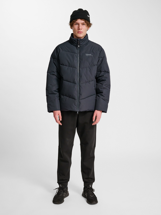 hmlSHORT  PUFFER JACKET, EBONY, model