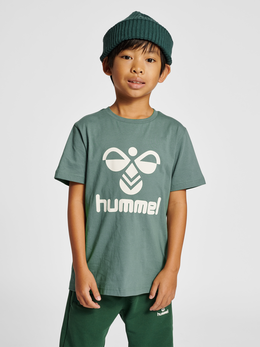 hmlTRES T-SHIRT S/S, LAUREL WREATH, model