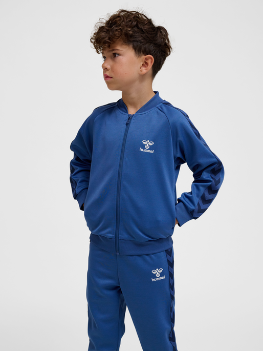 hmlNEWI ZIP JACKET, TRUE NAVY, model