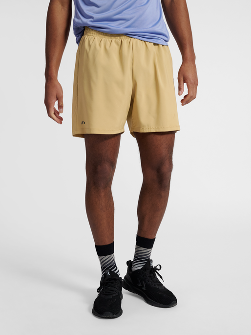 nwlMAX ZIP POCKET SHORTS, ANTELOPE, model