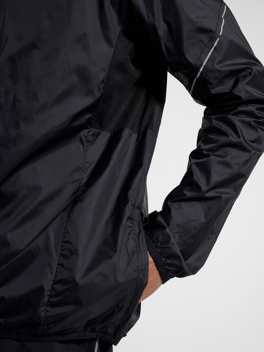 nwlPACKABLE TRAIL JACKET, BLACK, model