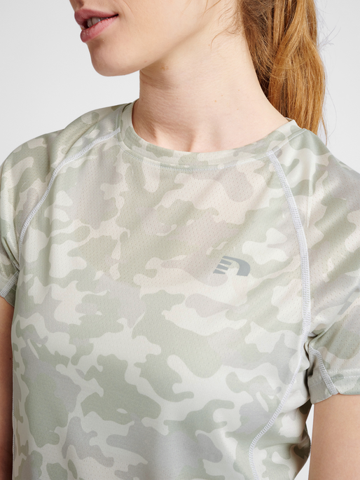 WOMEN RUNNING T-SHIRT S/S, OYSTER MUSHROOM AOP, model