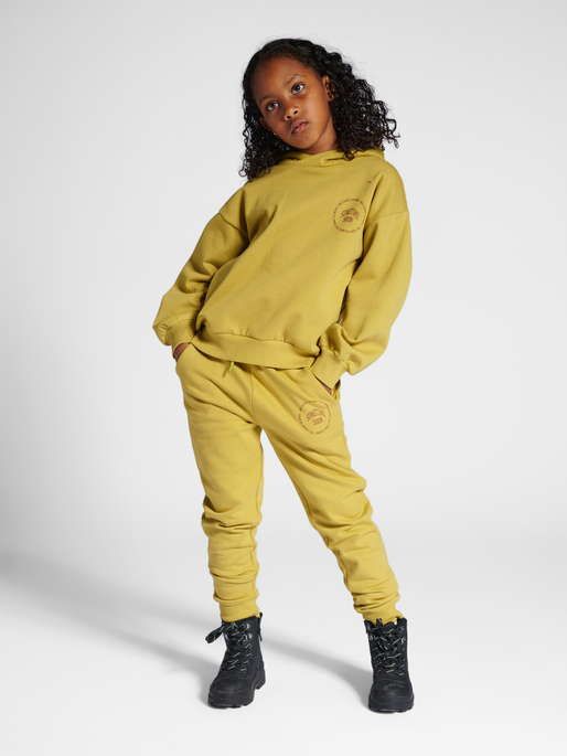 stsLUNA PANTS, ANTIQUE GOLD, model