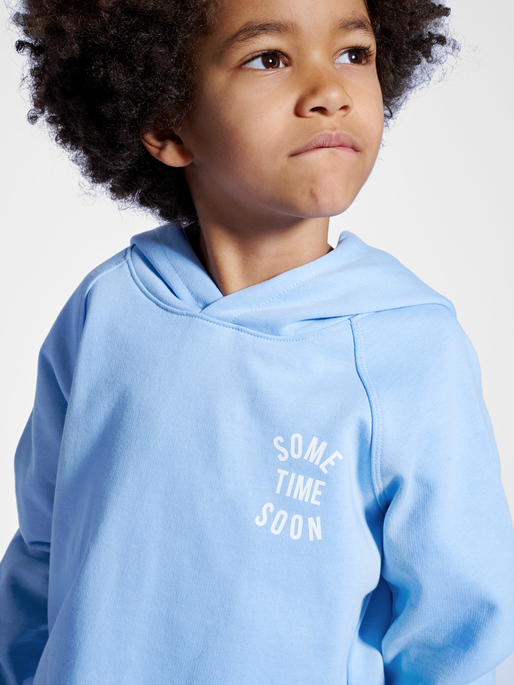 stmMONTERY HOODIE, SERENITY, model