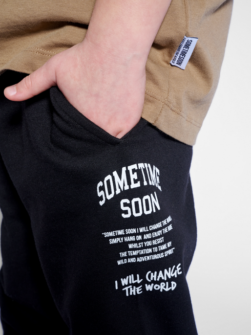 stmDIMAS PANTS, BLACK, model